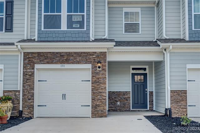 Foto principal - 131 Creekview Rd