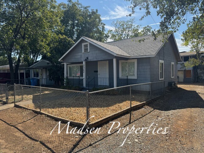 Foto del edificio - 3342 Burlington Ave