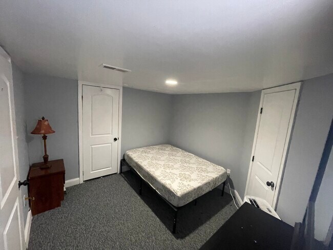 Building Photo - 2812 Kildaire Dr
