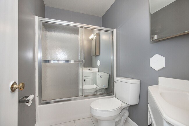 Building Photo - 3 Bed/2 bath Single House!!