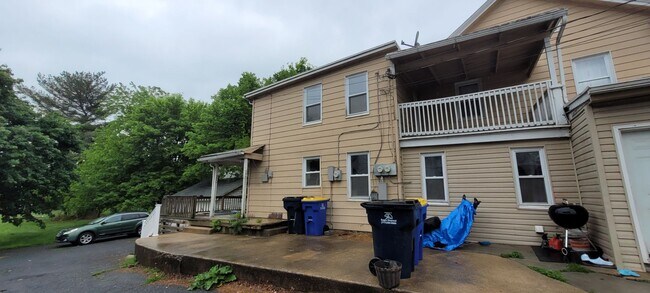 Foto del edificio - 3 bedroom 1 bathroom home in Brownstown/Leola
