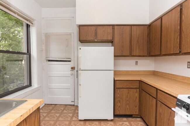 Building Photo - 1 bedroom in Chicago IL 60613