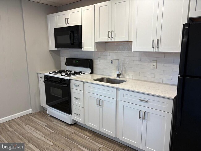 Foto del edificio - 167 W 7th Ave