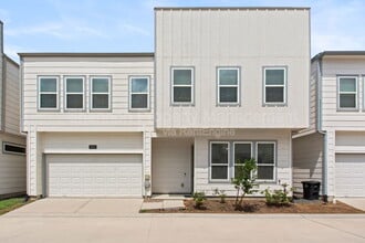 Building Photo - 9012 Lonestar Creekbend Ln