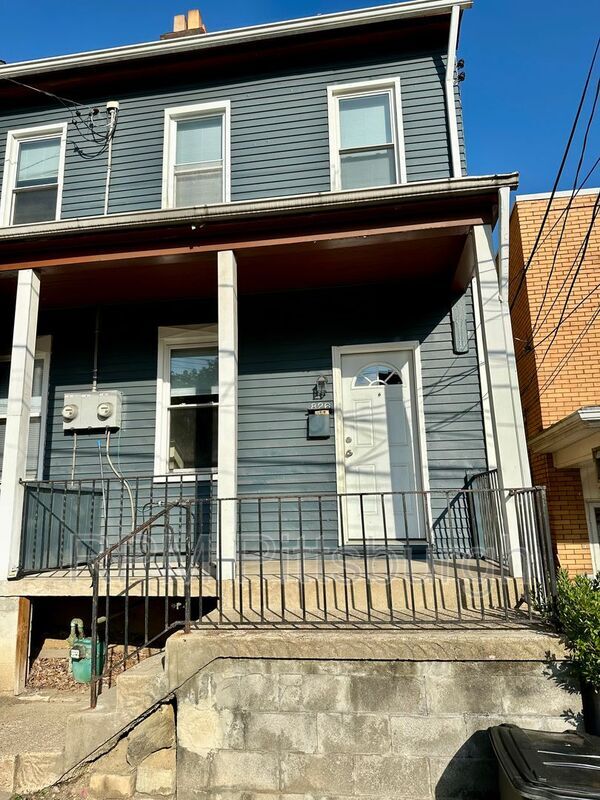 Photo - 826 Walbridge St House