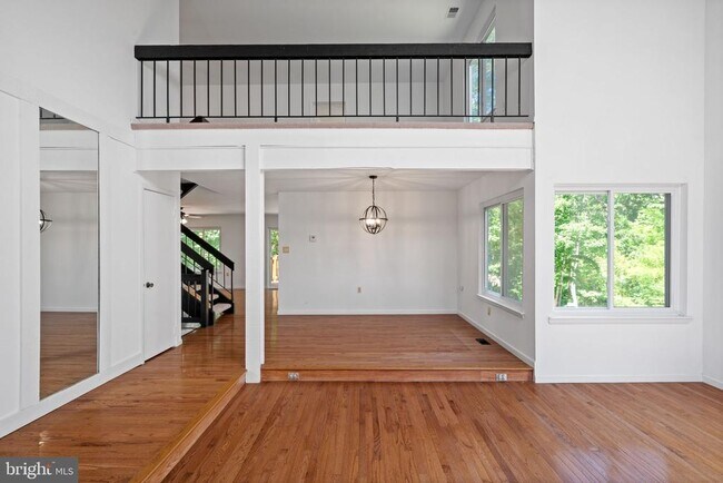 Building Photo - 8647 Reseca Ln
