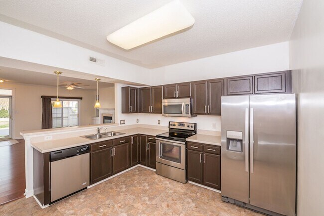 Building Photo - Beautiful Condo in Virginia Beach