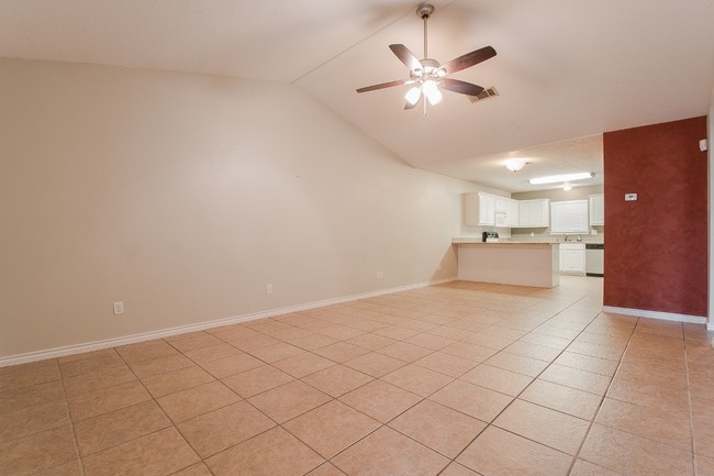 Building Photo - 1423 Western Oaks Ct