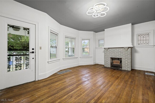 Foto del edificio - 3303 E 118th St