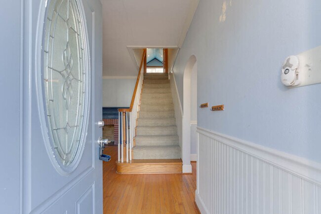 Building Photo - 407 Russell St