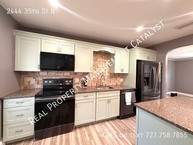 Foto del edificio - 2444 35th St N