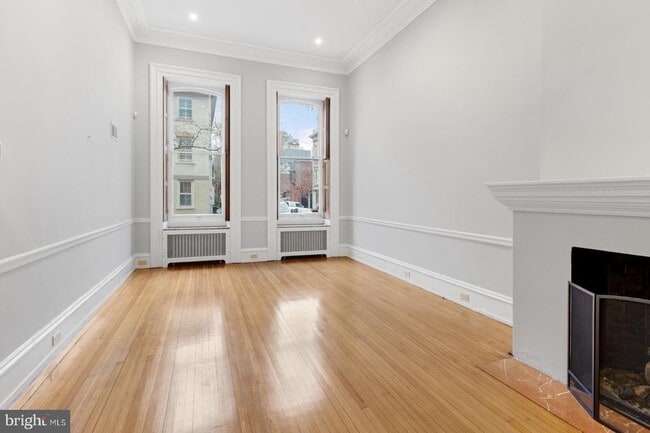 Building Photo - 323 S 17th St