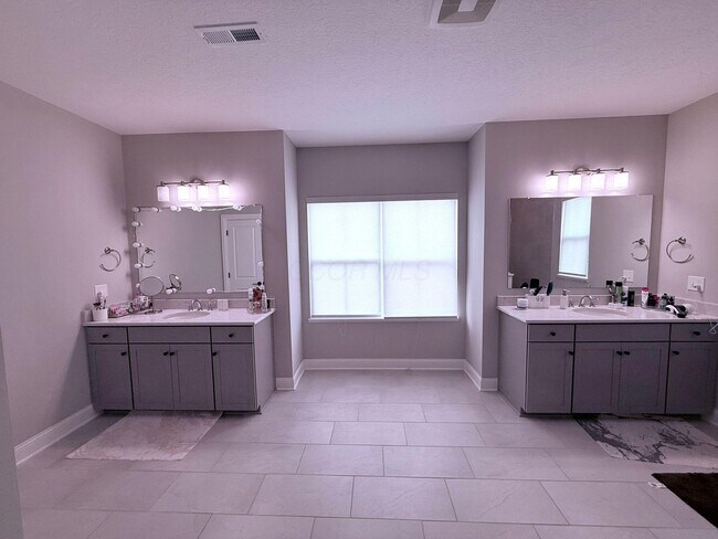 Building Photo - 10692 Pearl Creek Dr