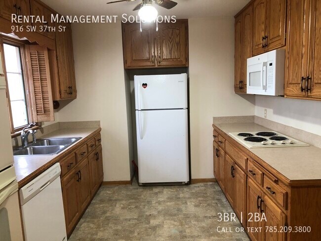 Building Photo - *FINISHED LOFT* 916 SW 37th St- 3 BED/ 2 BATH