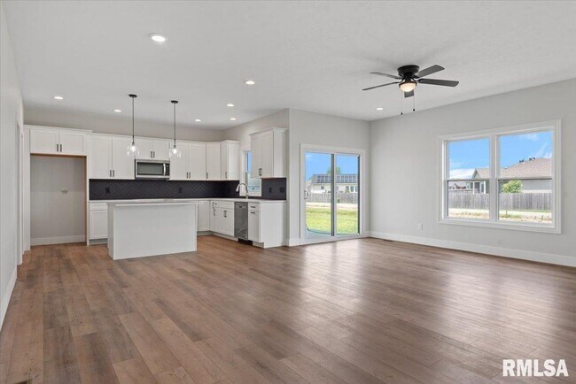 Foto del edificio - 4621 Eugene Ct