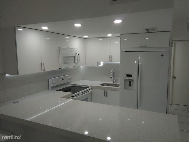 Foto del edificio - 1780 79th Street Causeway