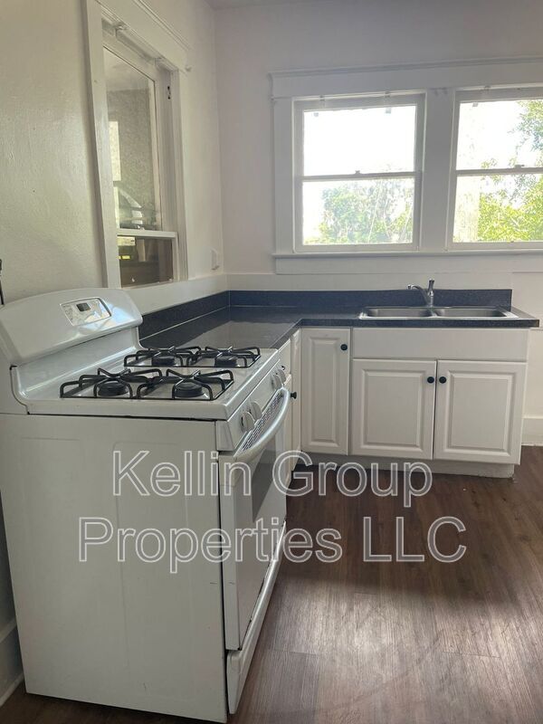 Foto del edificio - 670 Avenue B NW