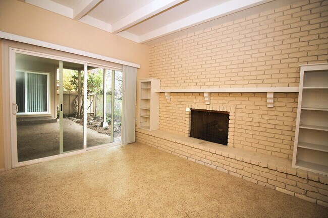 Foto del edificio - Elegant and Spacious 2 Bedroom/2 Bath Cond...