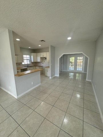 Building Photo - 623 SW 10th St