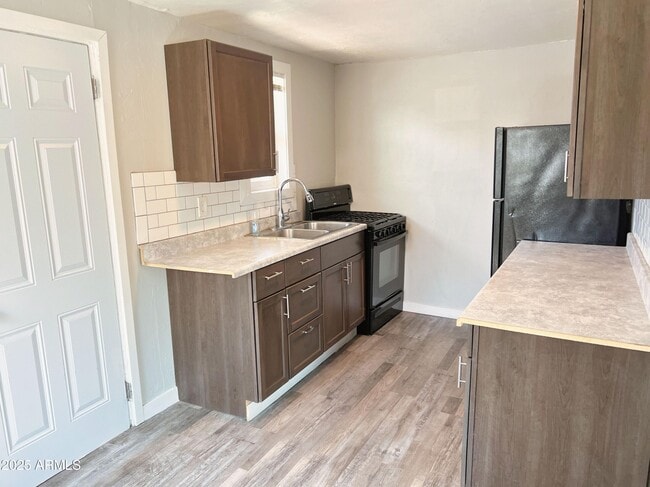 Foto del edificio - 1125 E Devonshire Ave