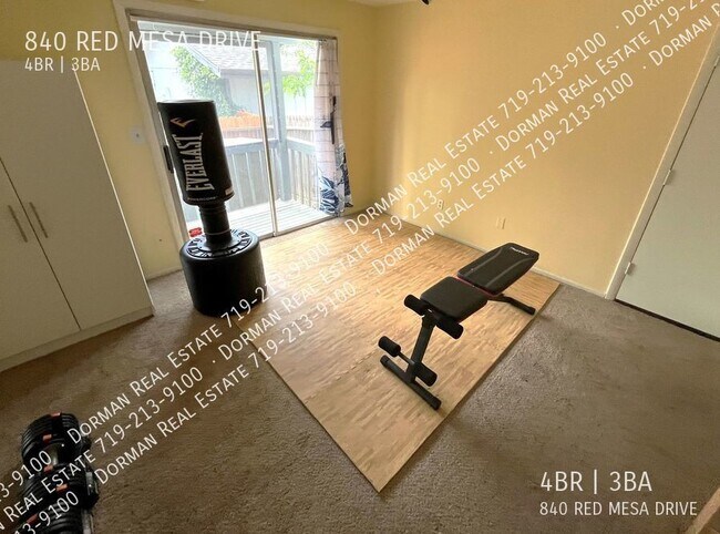 Foto del edificio - Spacious Home Close to Quail Lake!