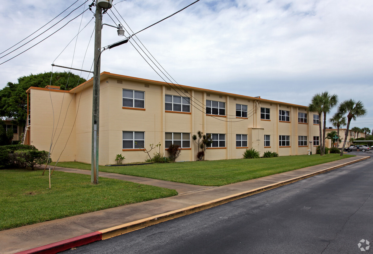 Foto del edificio - Merritt Island Co-Op Apartments