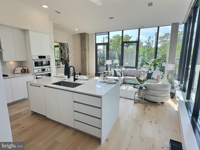 Building Photo - 3130 Potomac Ave