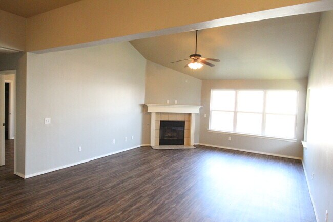 Building Photo - 12221 Biltmore Dr