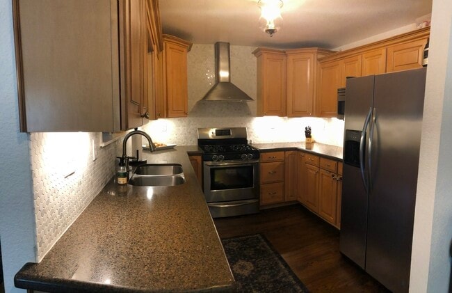 Kitchen - 1605 Elizabeth Blvd