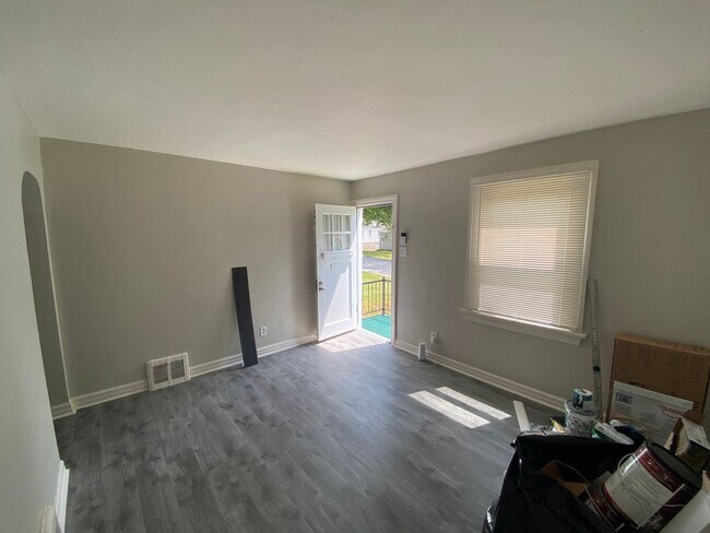 Building Photo - Recently Renovated Two Bedroom Coming Available!