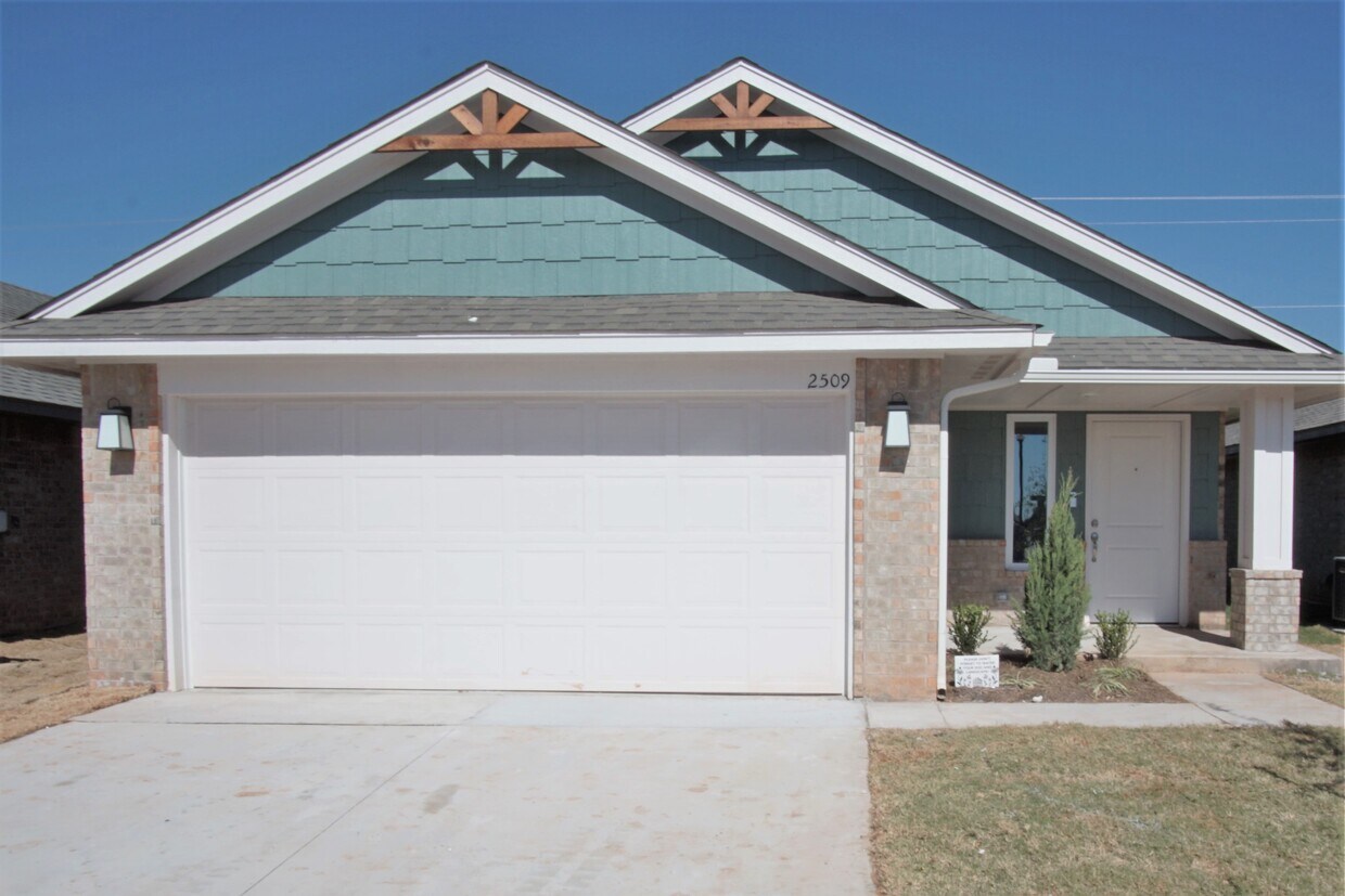 Foto principal - 2509 NW 199th St