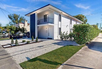 Building Photo - 3558 SW 26th St