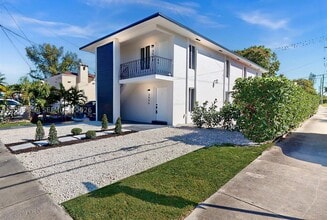Building Photo - 3558 SW 26th St