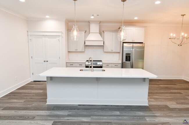 Building Photo - 209 Willowbrook Ln