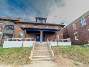 Building Photo - 913 Forest Ave