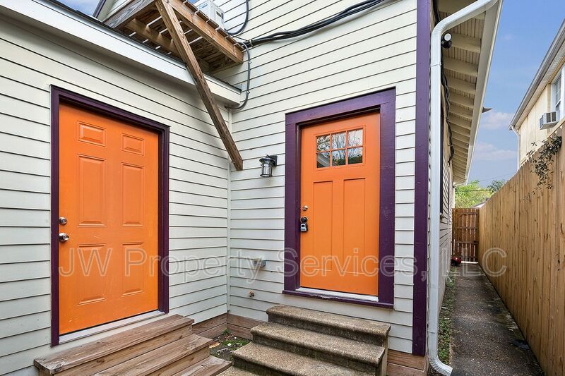 Primary Photo - 2120 New Orleans St