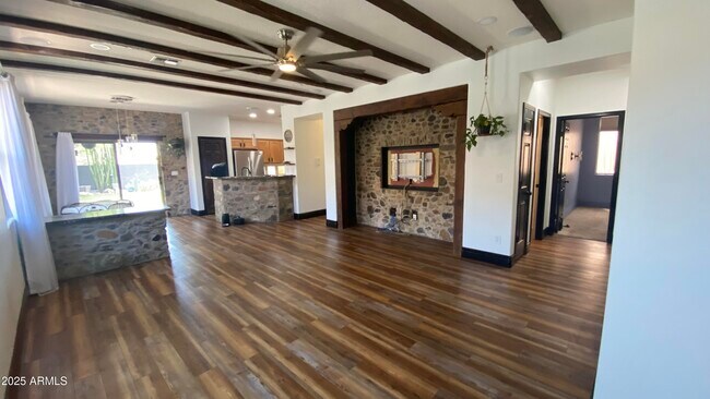 Building Photo - 39519 N White Tail Ln