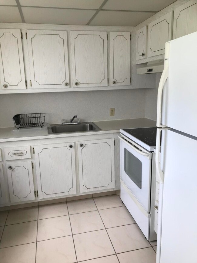 Building Photo - 229 Fanshaw F