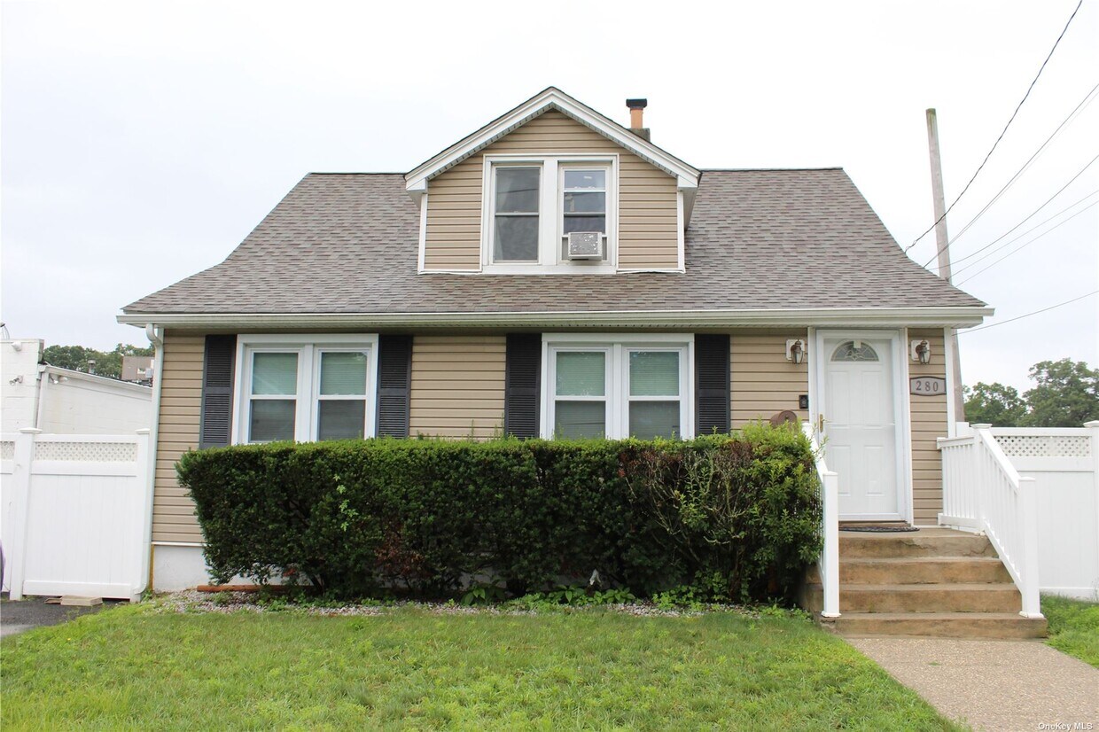Primary Photo - 280 Islip Blvd