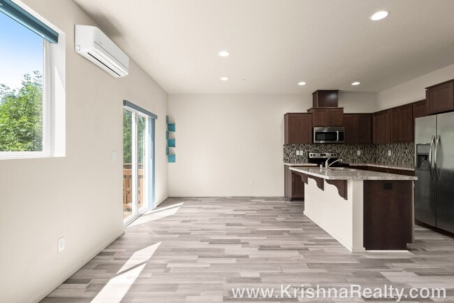 Building Photo - Eco-Friendly & Modern Townhome in Hazel De...