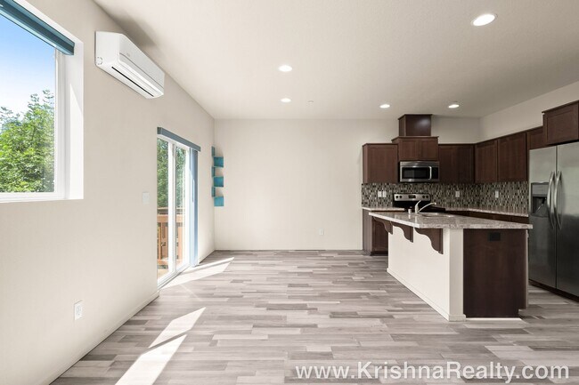 Foto del edificio - Eco-Friendly & Modern Townhome in Hazel De...