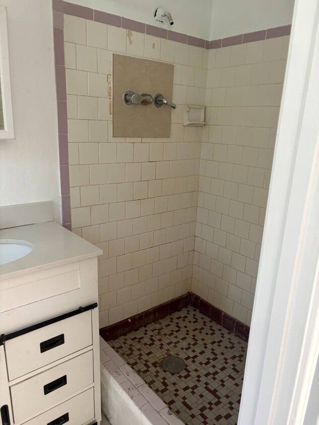 Building Photo - 12420 N Florida Ave