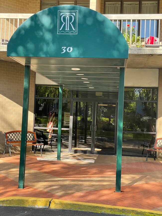 Foto del edificio - 30 S Adelaide Ave