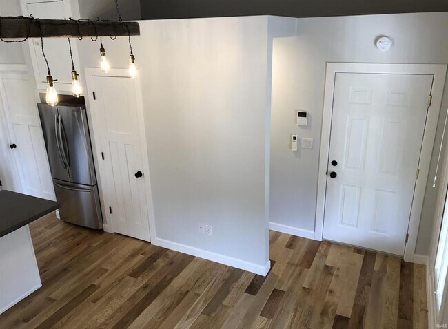 Foto del edificio - 726 W 6th St