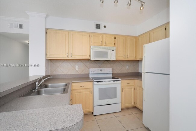 Foto del edificio - 2665 SW 37th Ave