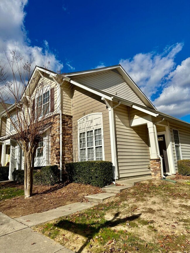 Building Photo - End Unit Townhome in Callonwood, Matthews! Near I-485