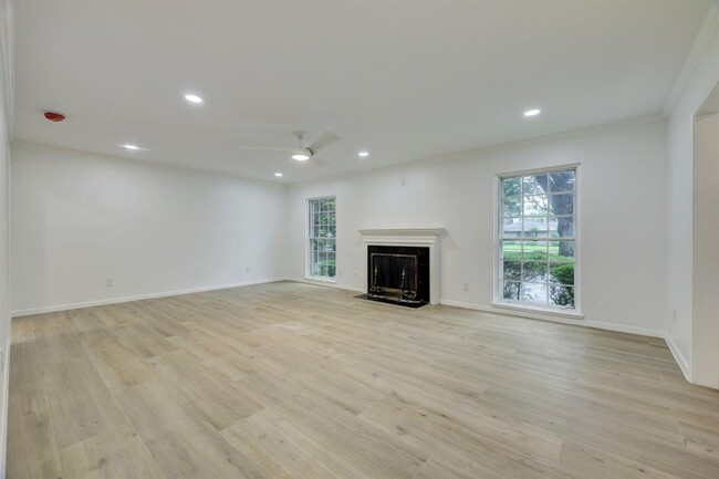 Building Photo - 1044 Chimney Rock Rd