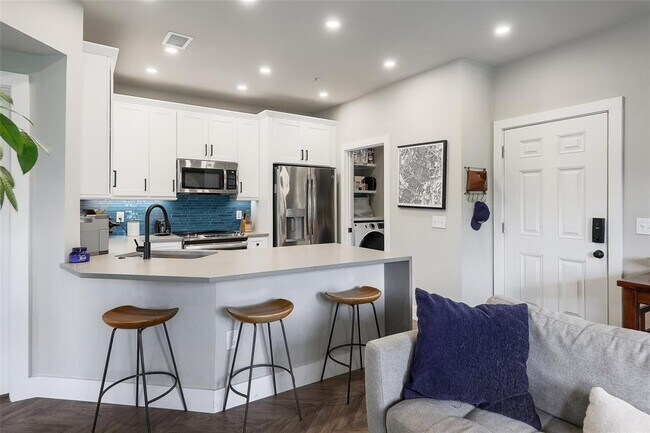 Foto del edificio - 2320 Gracy Farms Ln