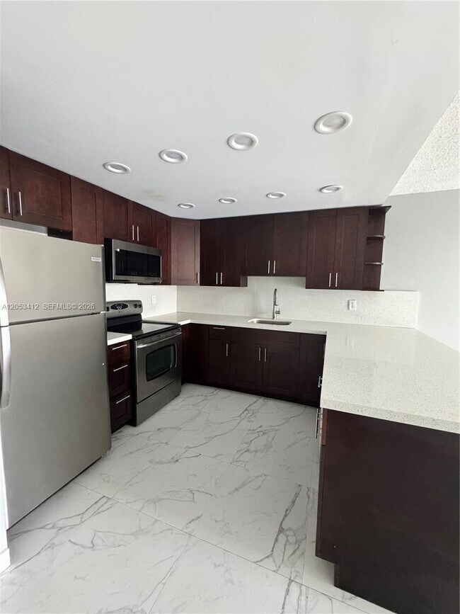 Foto del edificio - 6930 Miami Gardens Dr