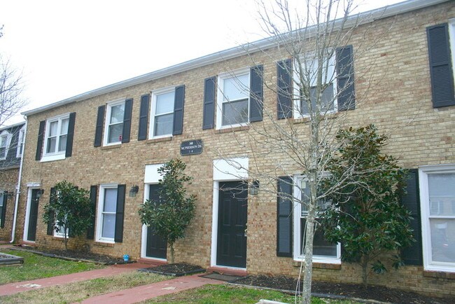 Building Photo - 300 E McPherson Dr